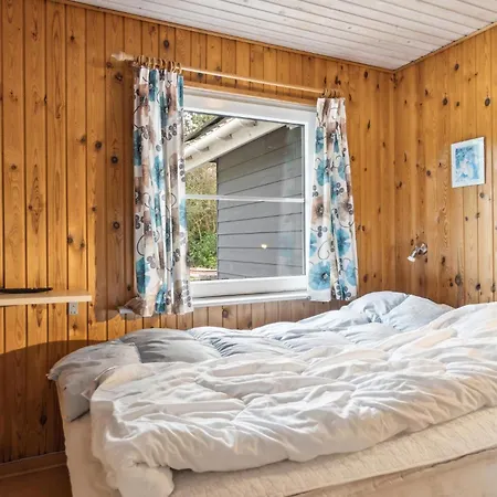 Дом отдыха Beautiful In Hvide Sande With Wifi Bjerregard